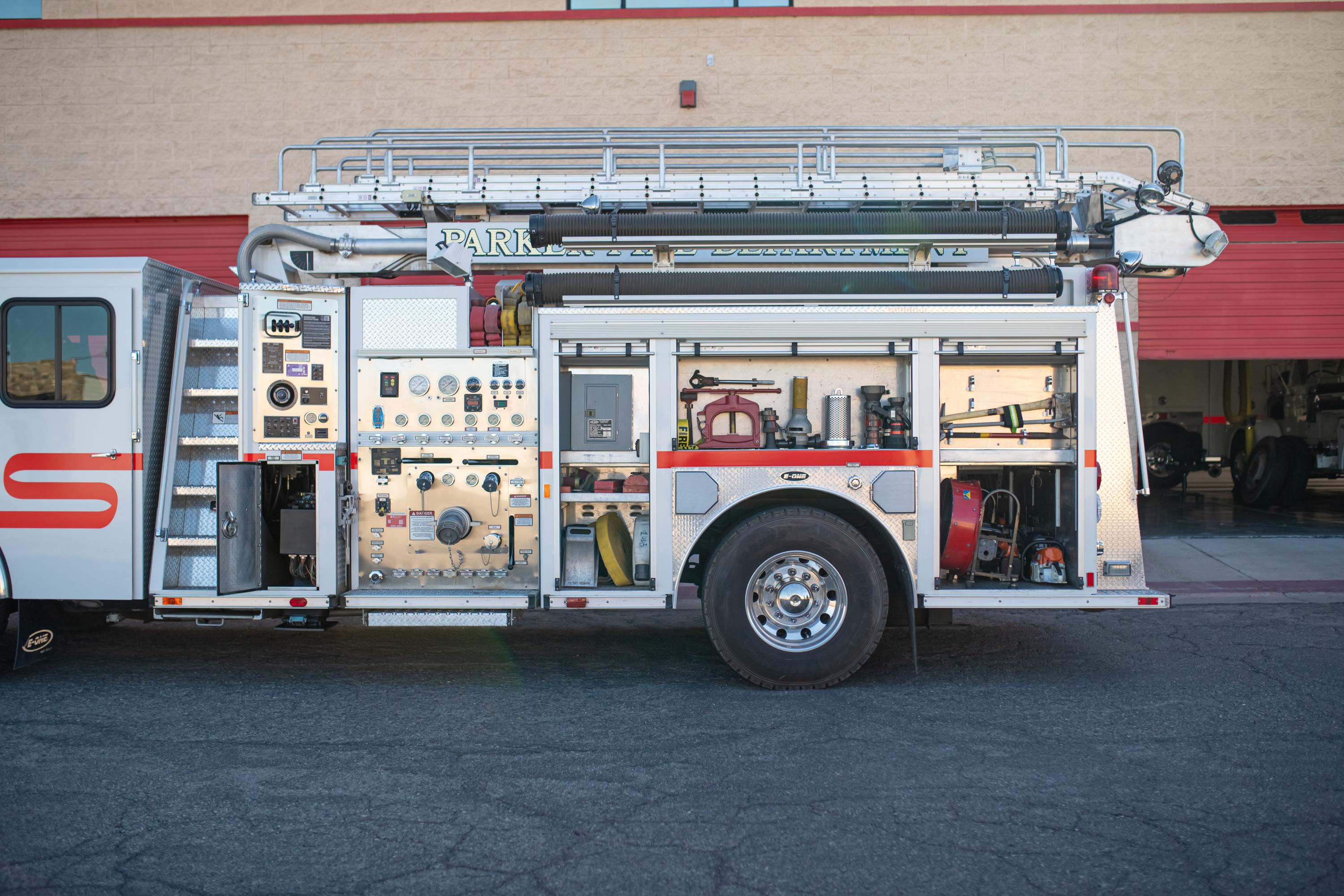 2003 E-One Typhoon 50' Quint - image 54