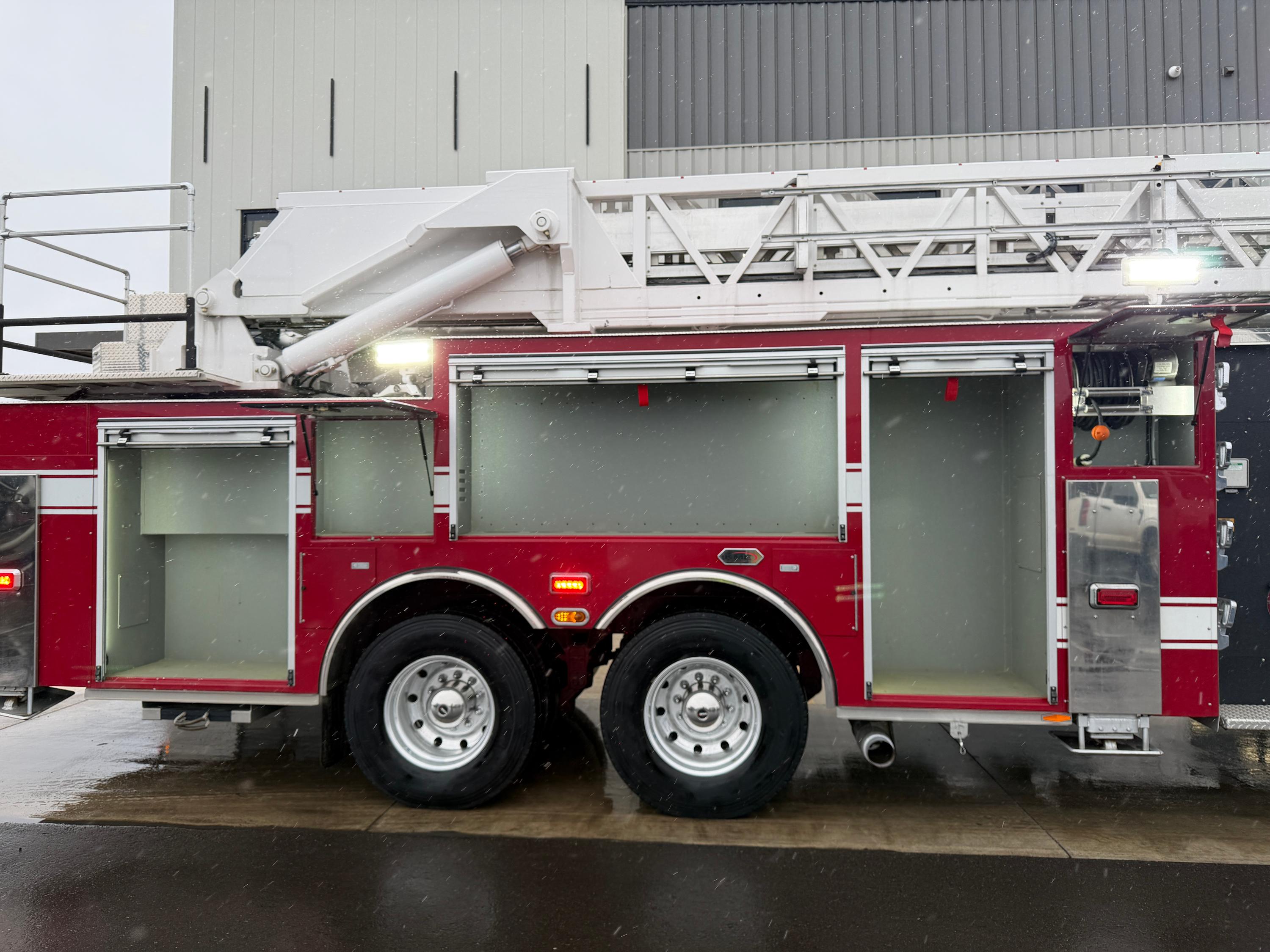 2018 KME PREDATOR 109' Aerial - image 16