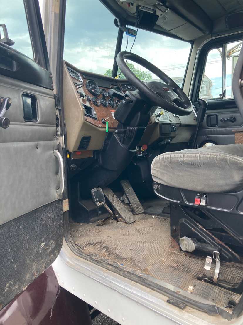 2004 Peterbilt Loadmaster Rear Loader — photo 7