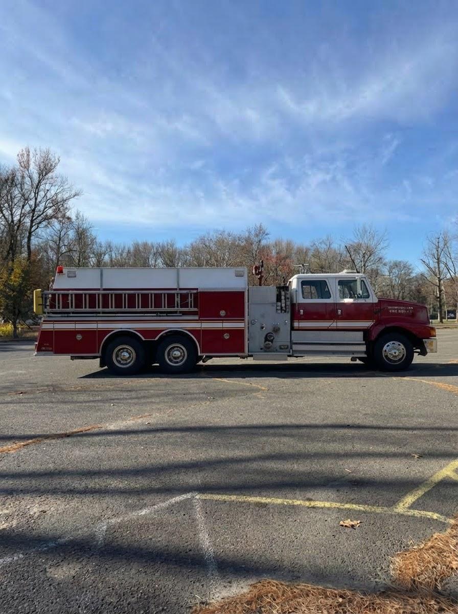 2001 International KME Tanker - image 3