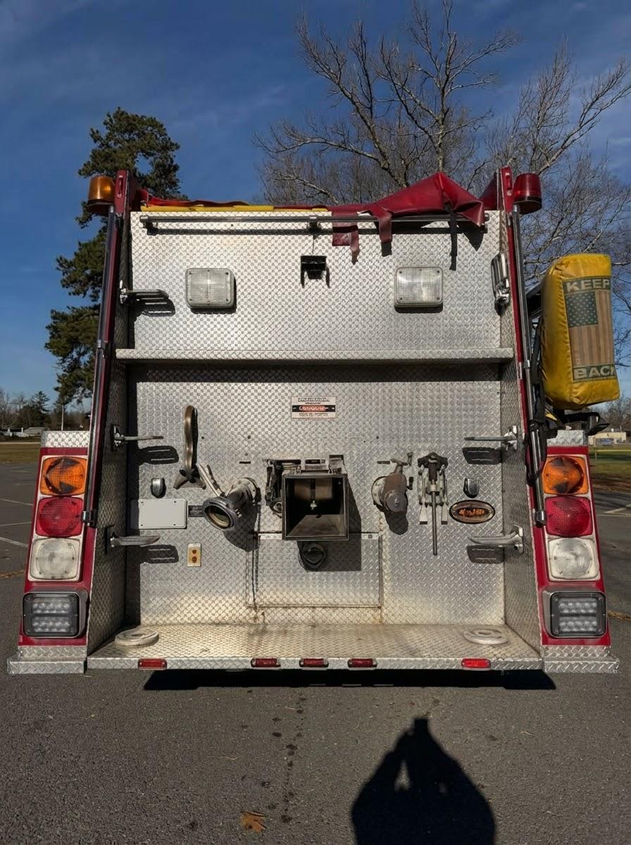2001 International KME Tanker - image 9