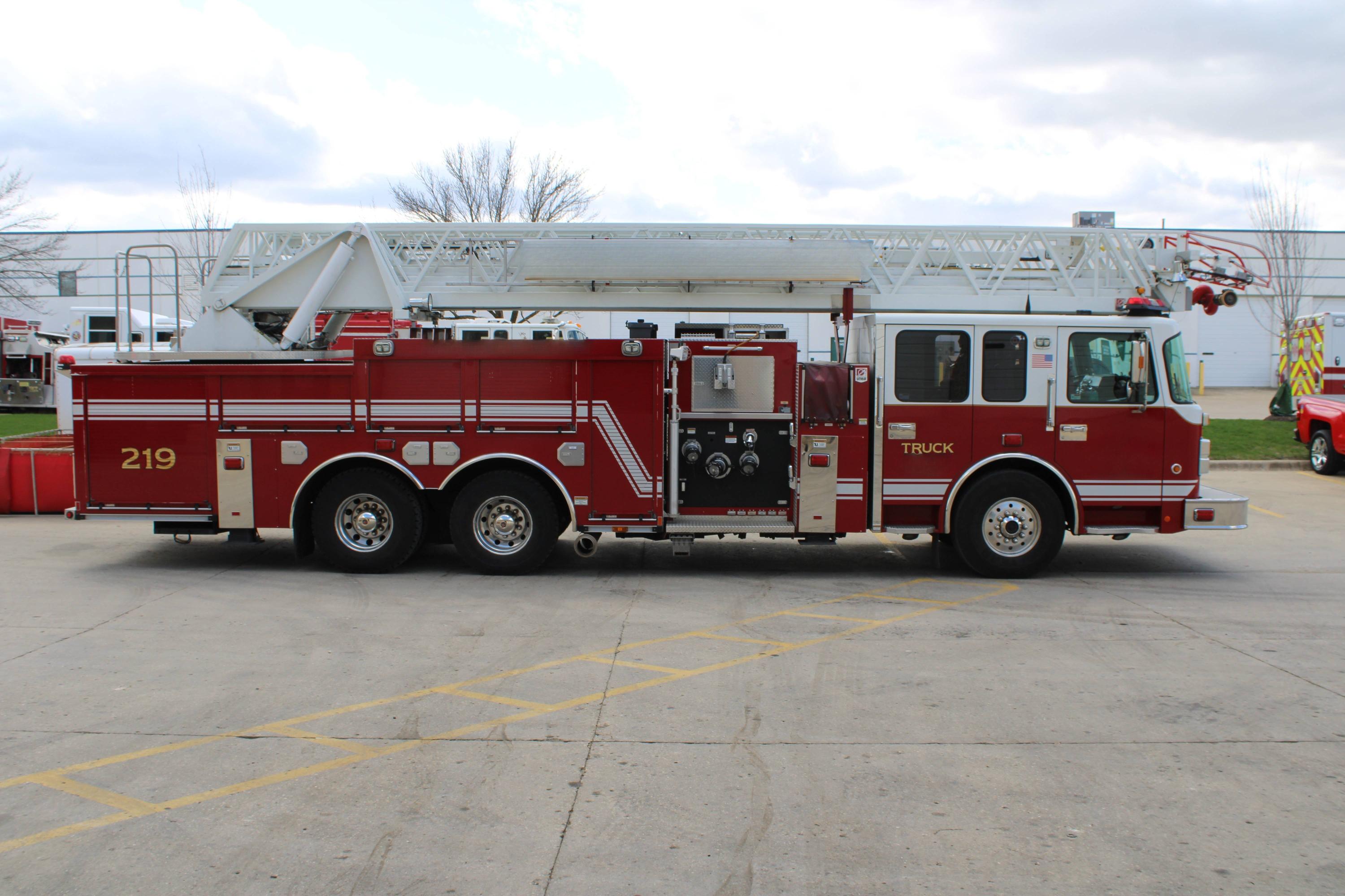 2013 Spartan Sirius MFD 105' Quint - image 9