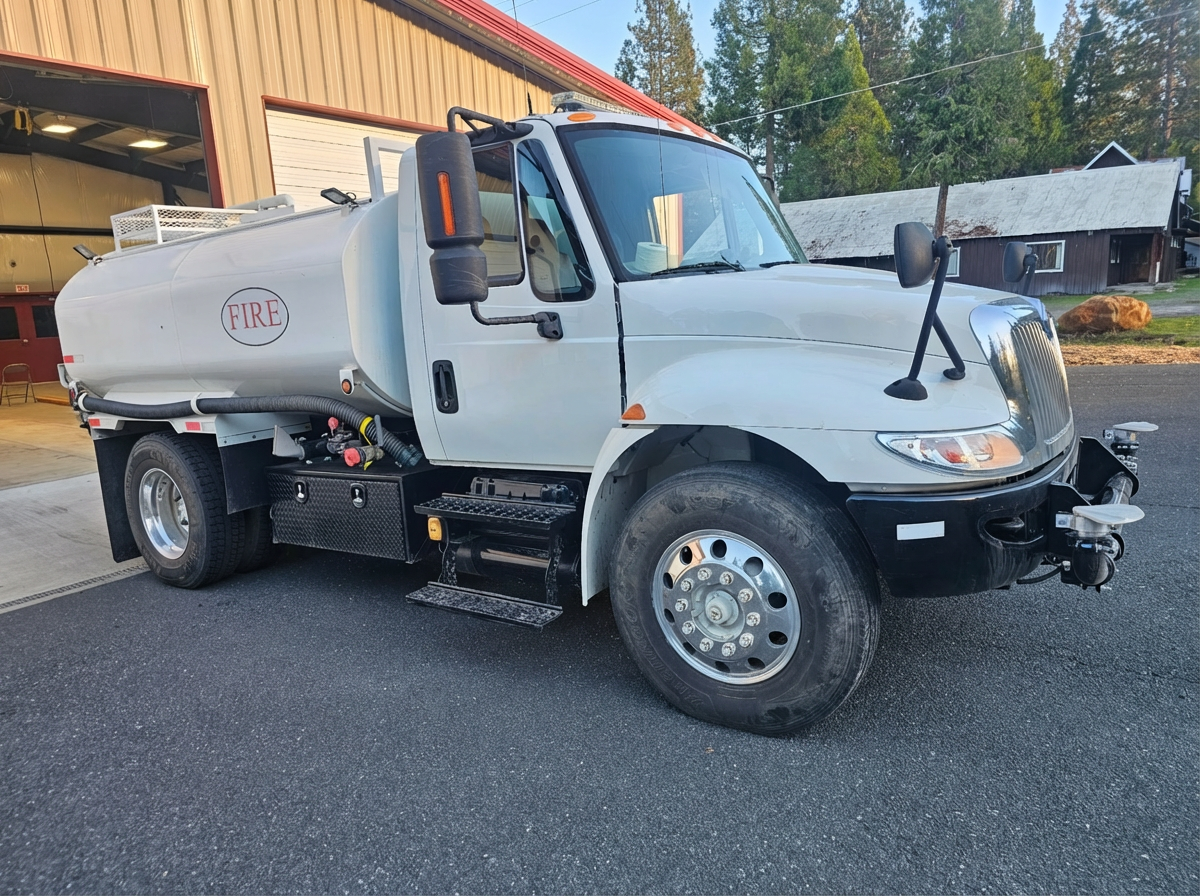 2015 International 4300 Tanker - image 1