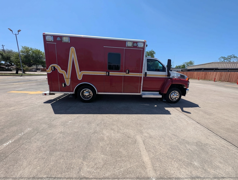 2009 Wheeled Coach Chevrolet Type I Ambulance — photo 6