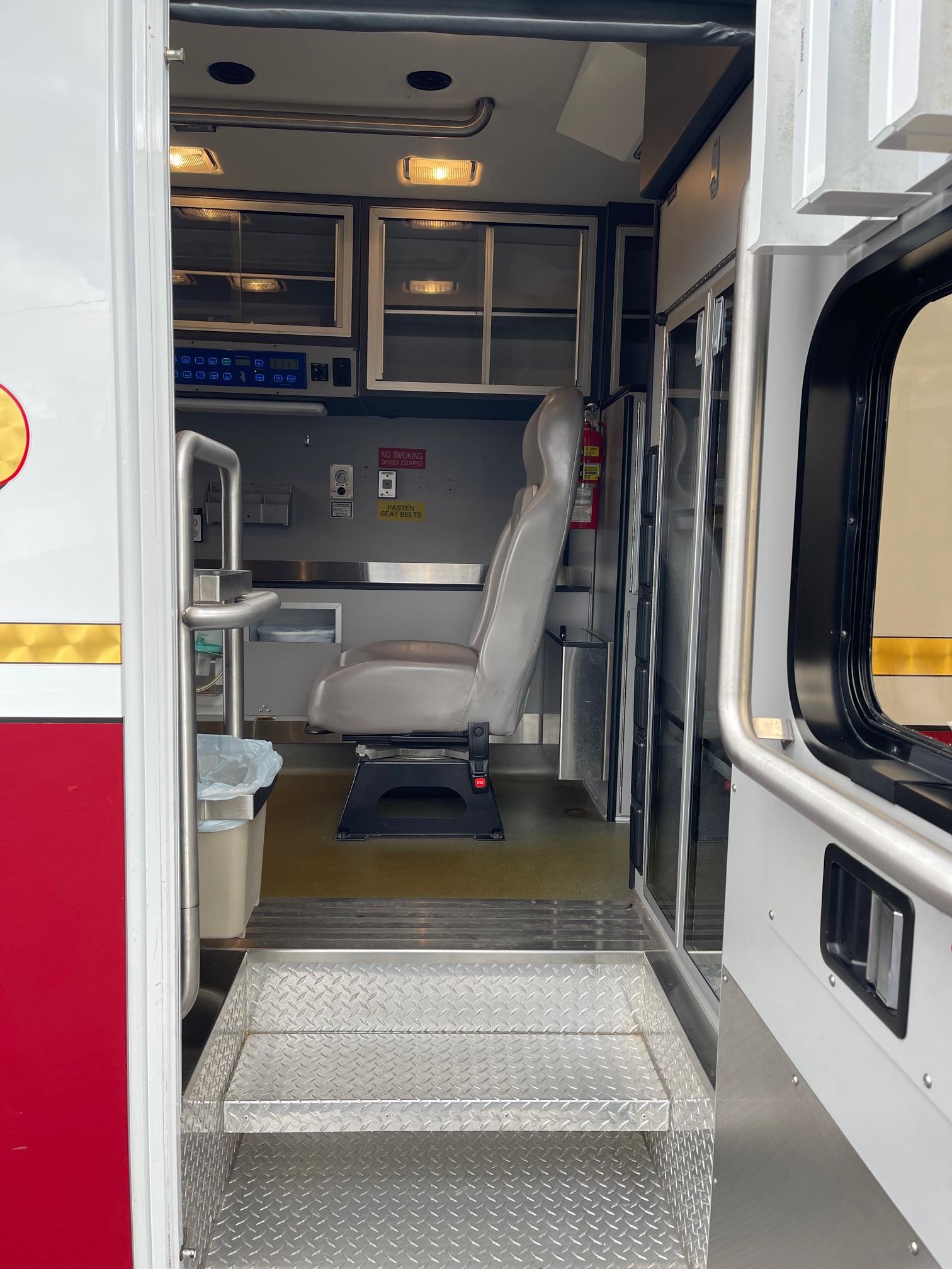 2006 Road Rescue Ford Type III Ambulance - image 9
