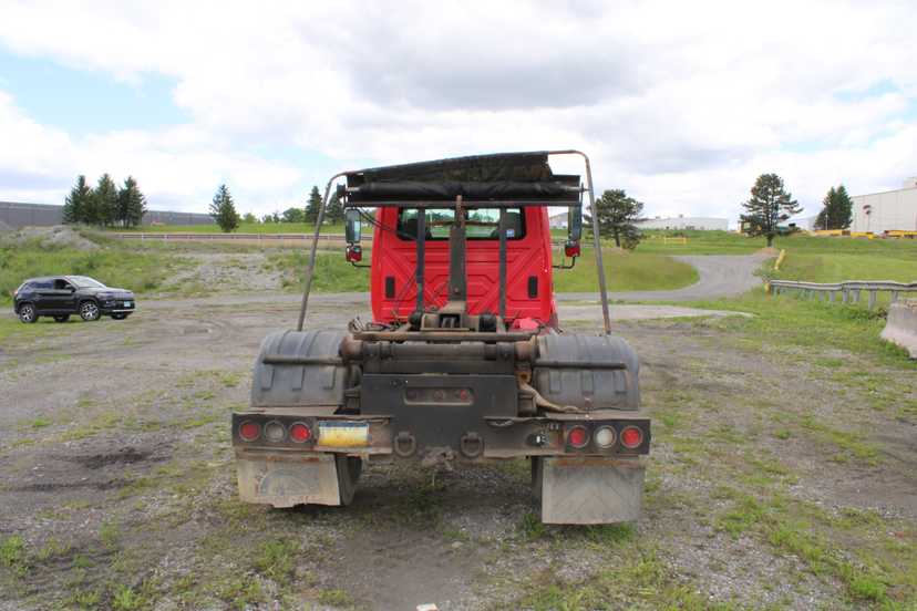 2004 International American Hooklift — photo 5