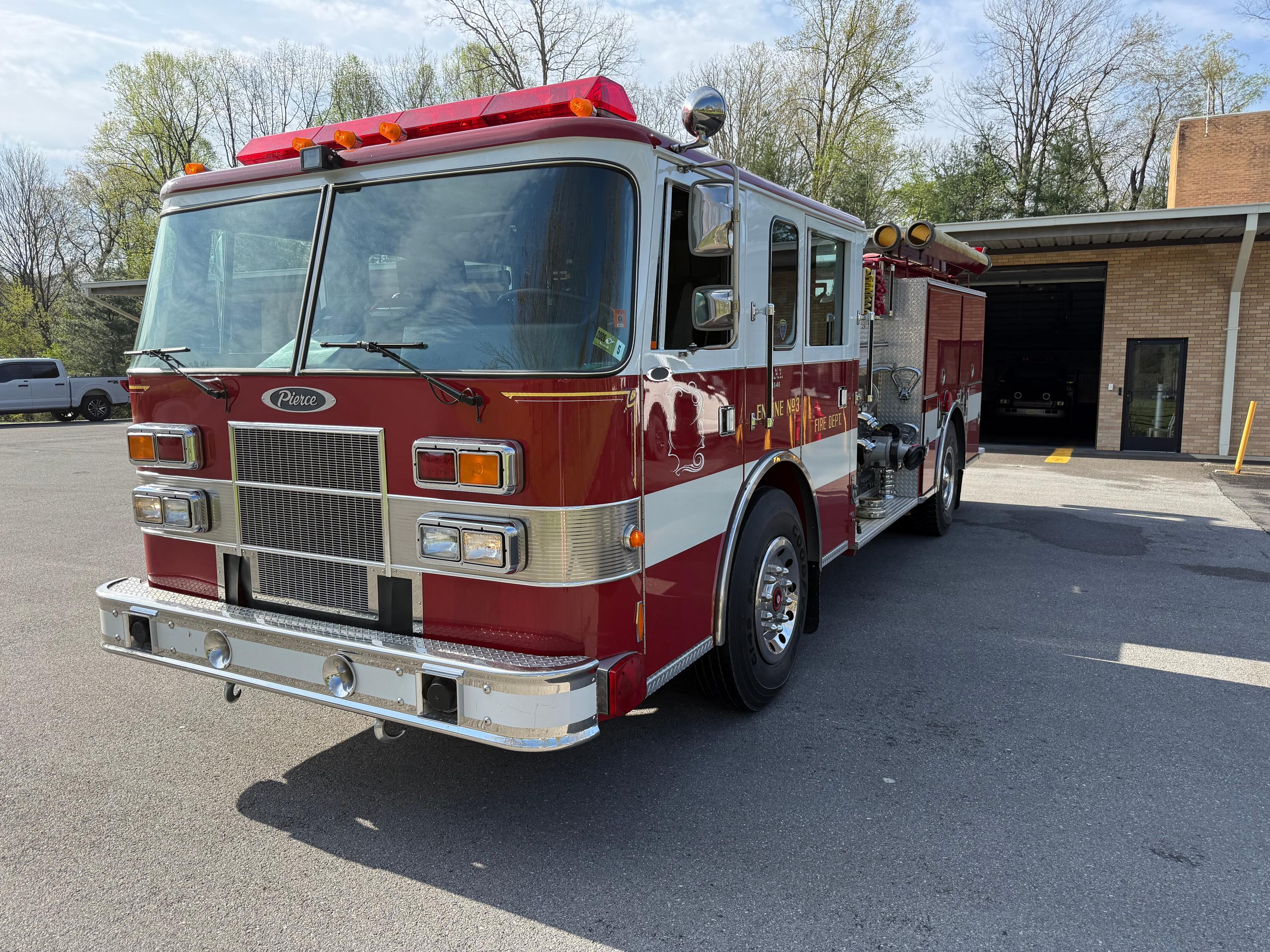 1994 Pierce Saber Pumper - image 1