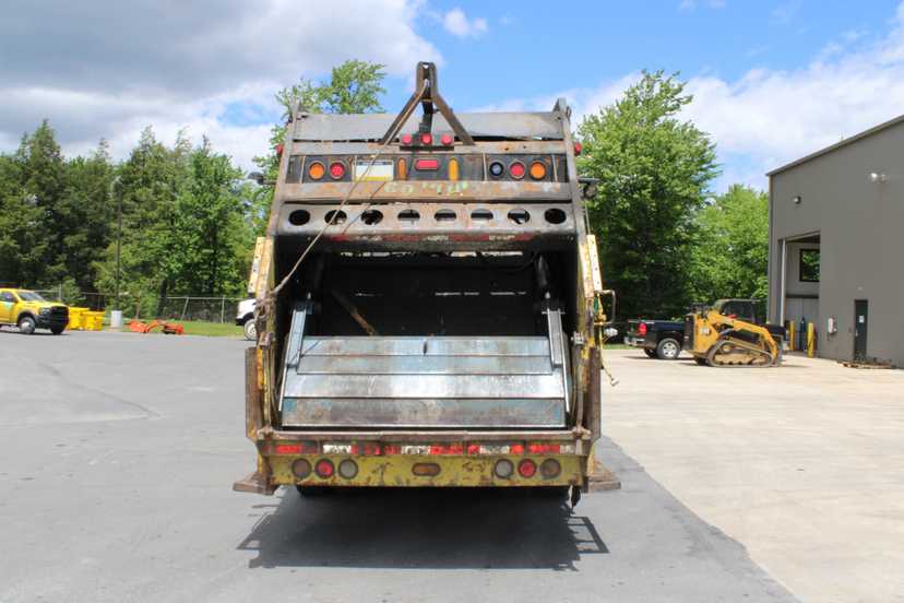 2009 Freightliner Heil Rear Loader — photo 6
