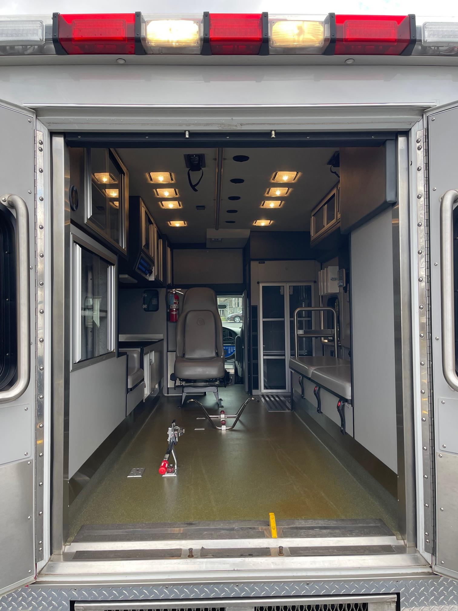 2006 Road Rescue Ford Type III Ambulance - image 10