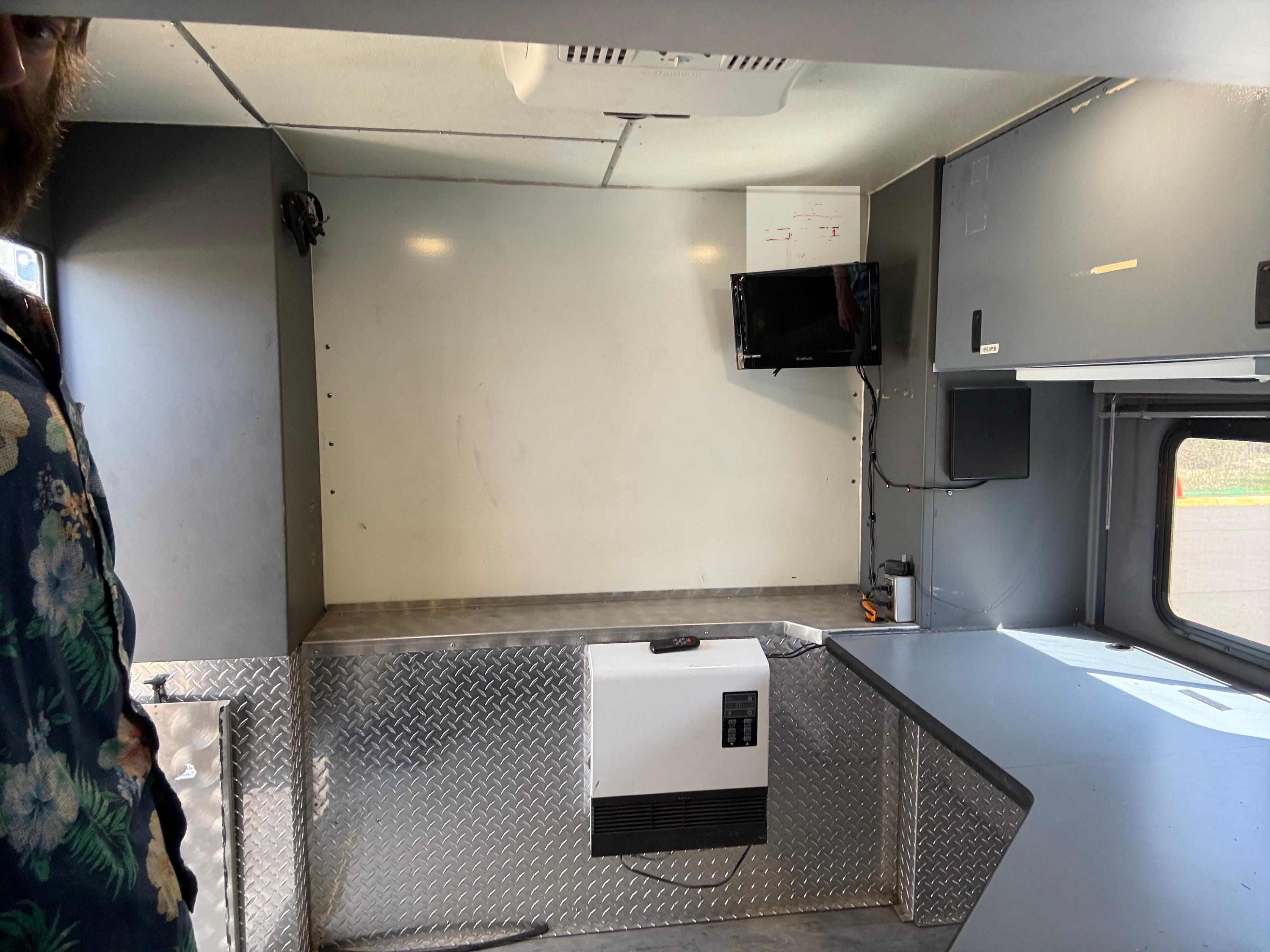 2001 E-One Command Center - image 21