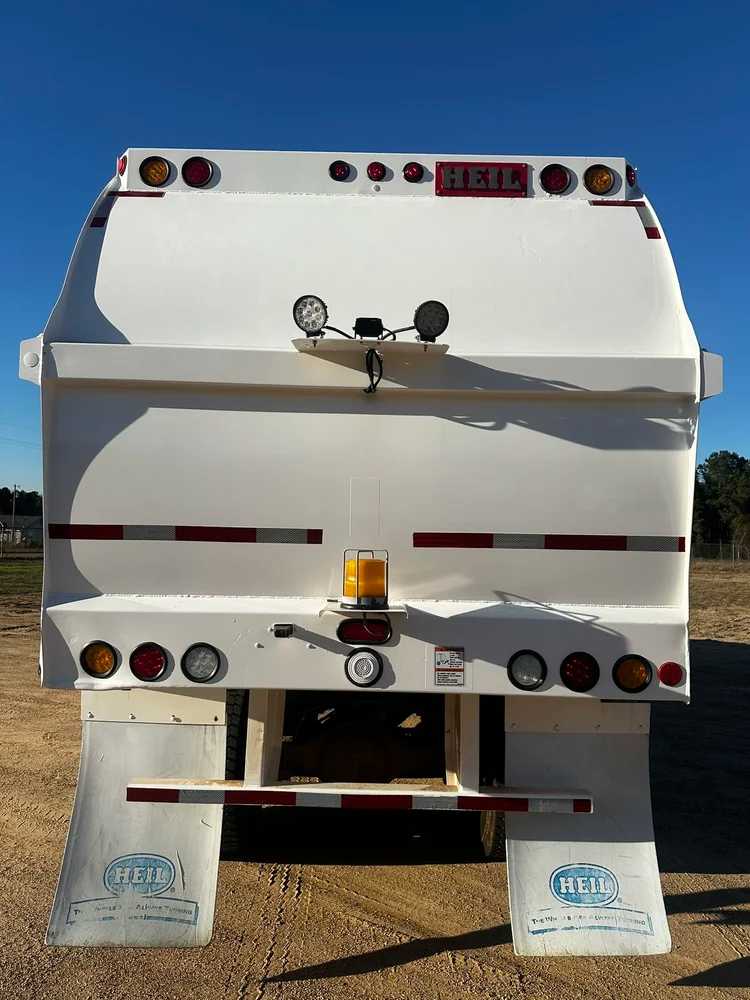 2018 Freightliner Heil Side Loader — photo 6