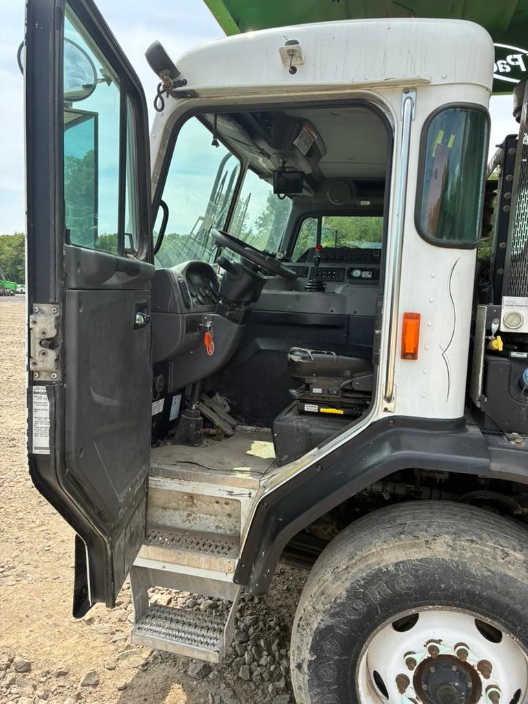 2020 Peterbilt E-Z Pack Front Loader - image 16