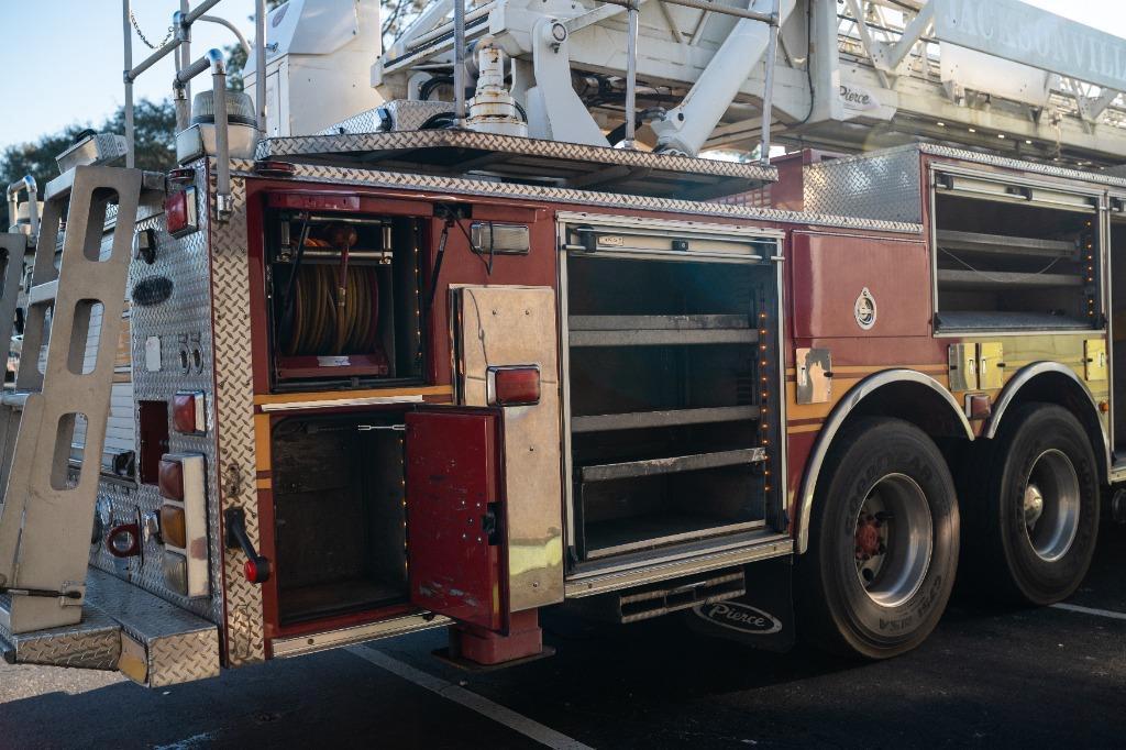 2006 Pierce 105' Aerial - image 27