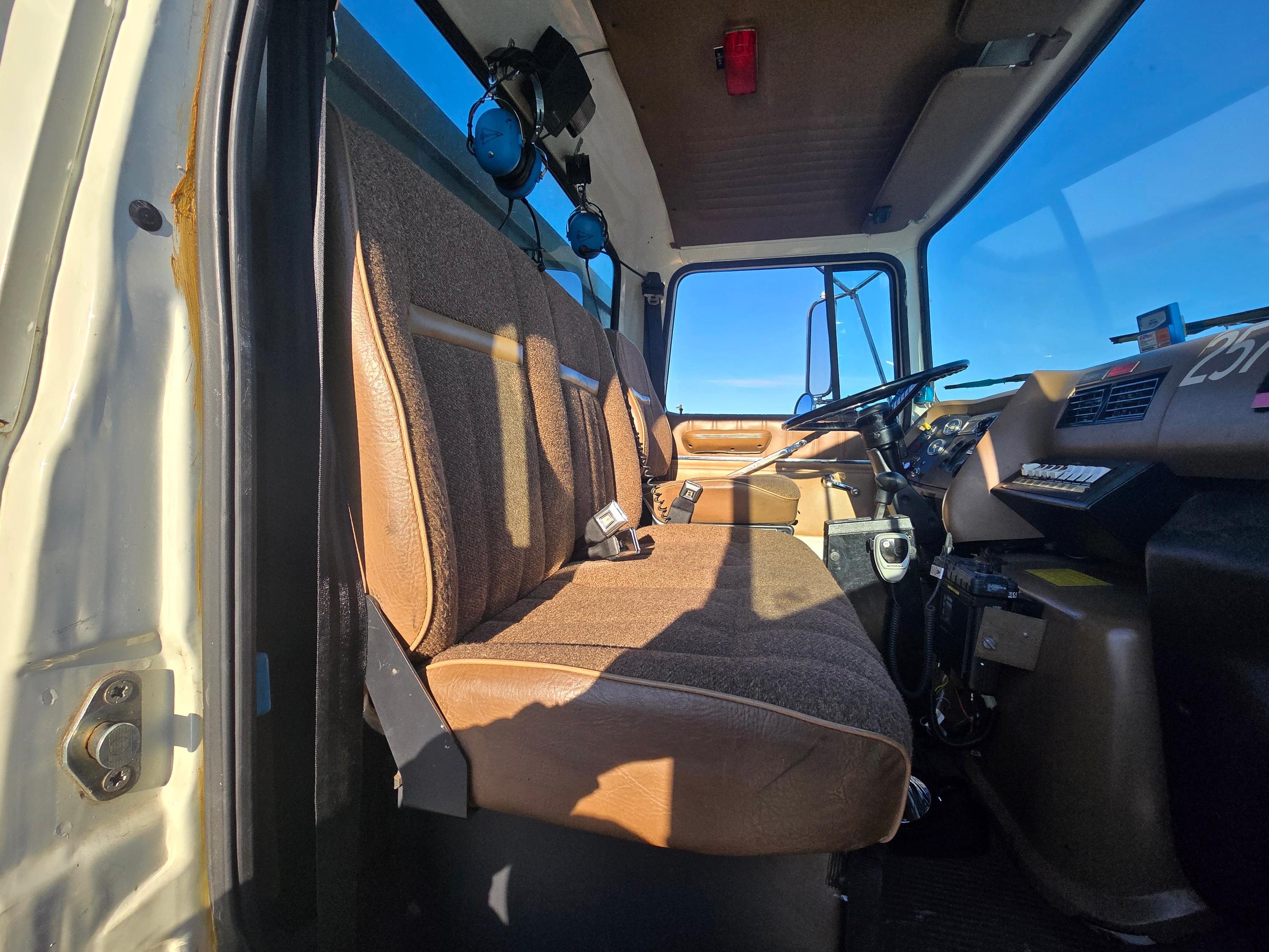 1993 Ford L8000 Pumper Tanker - image 22