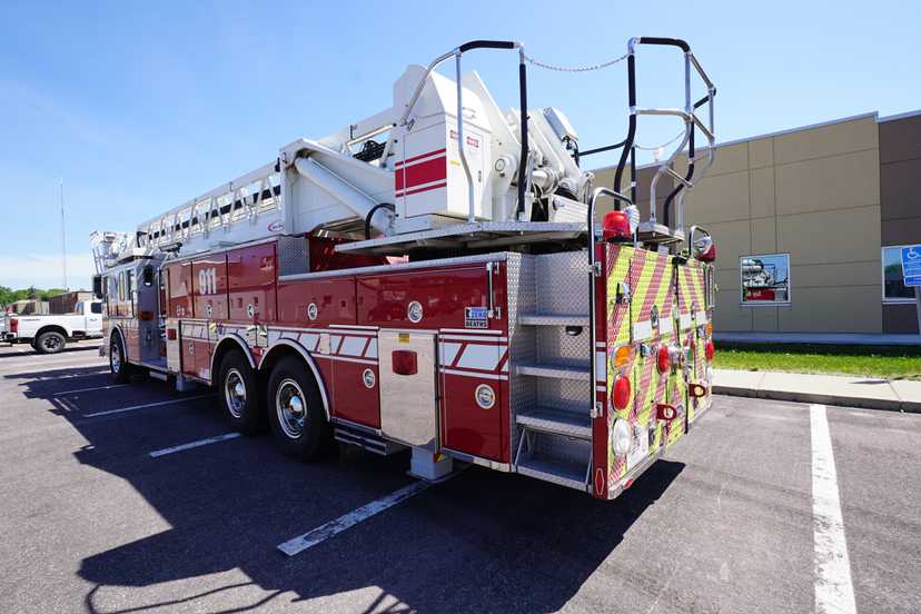 1996 Pierce 100' Quint — photo 6