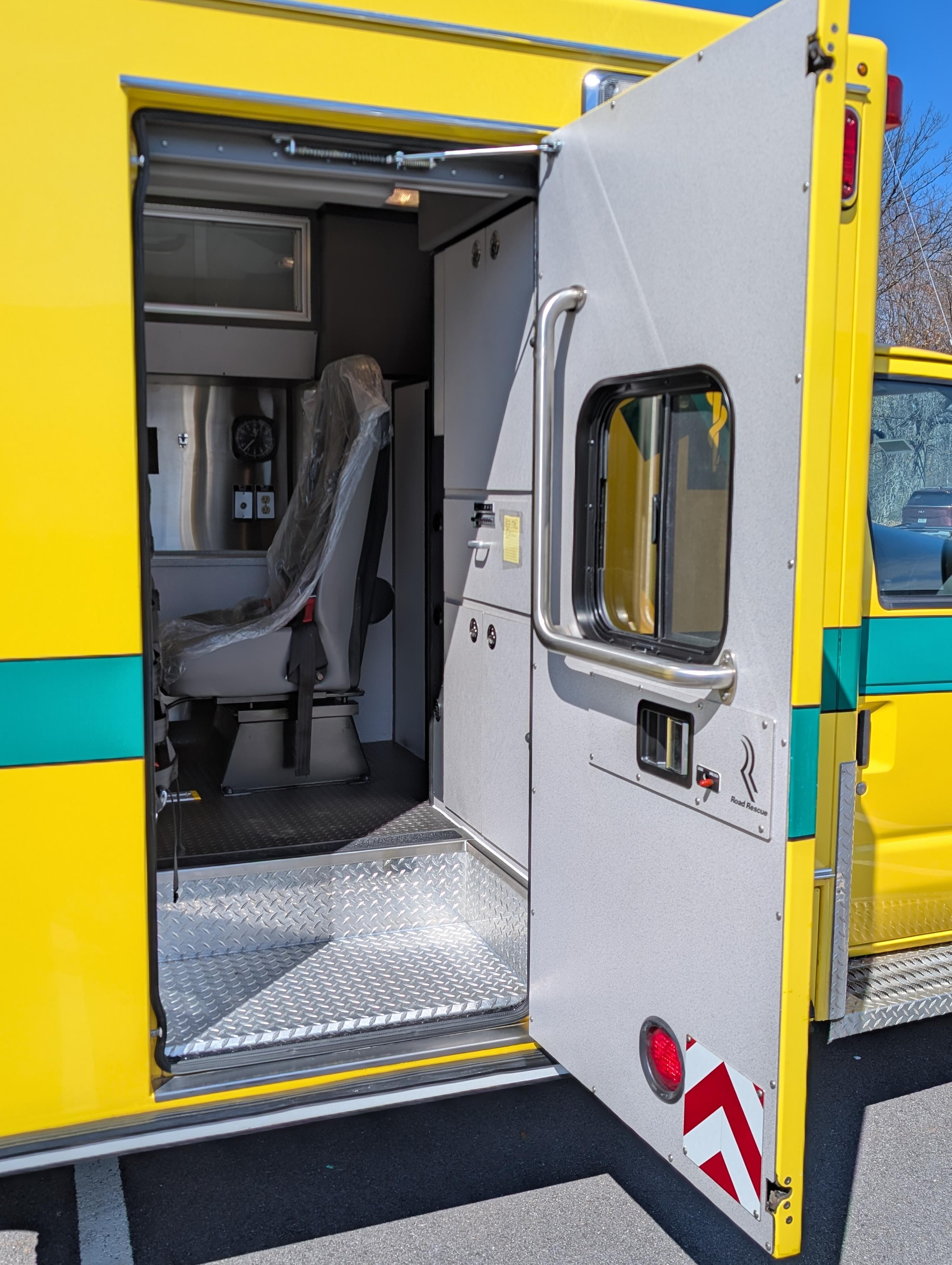 2008 Road Rescue Ford Type III Ambulance - image 12