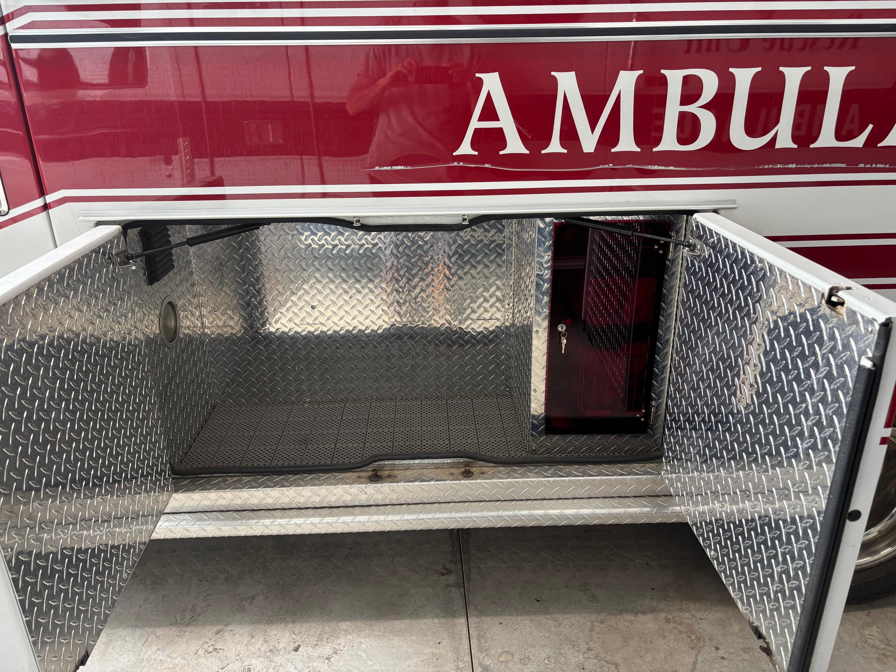 1996 MedTec Ford Type III Ambulance - image 11