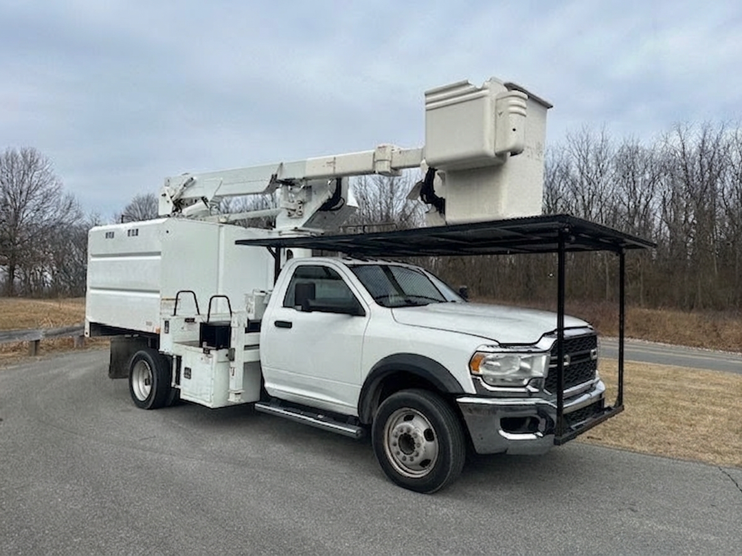 2019 Ram 5500 Bucket Truck w/ HiRanger LT40 Boom & Chipper Dump (45 ft)