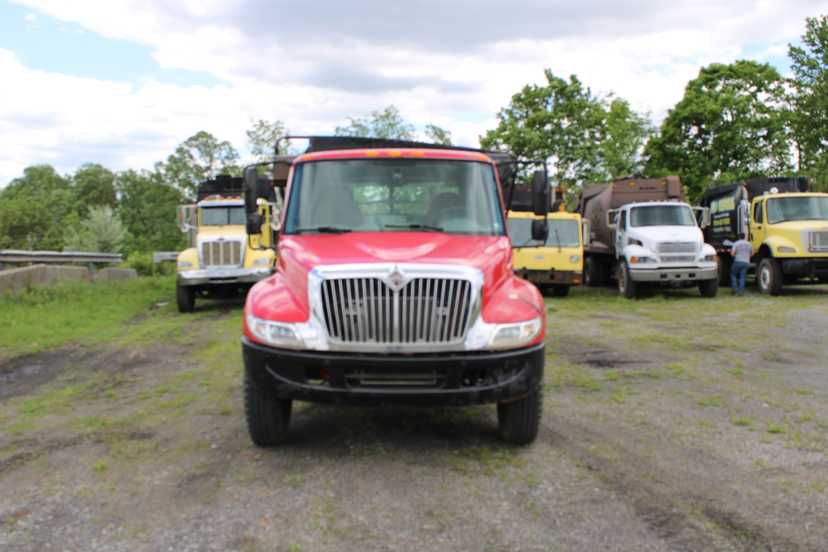 2004 International American Hooklift — photo 2