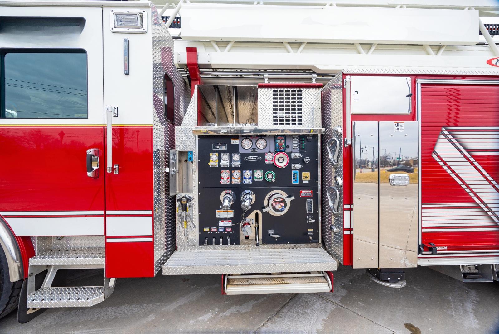 2016 Pierce Velocity 100' Quint - image 84