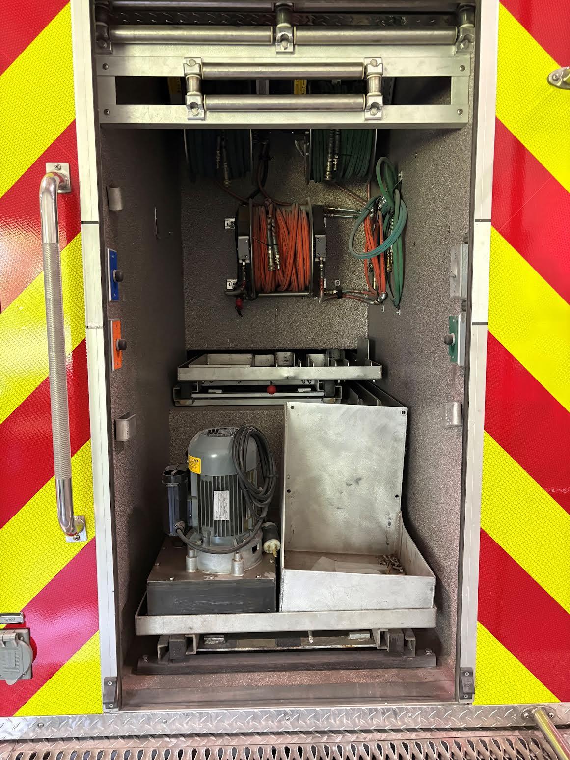 2003 Spartan Heavy Rescue - image 6