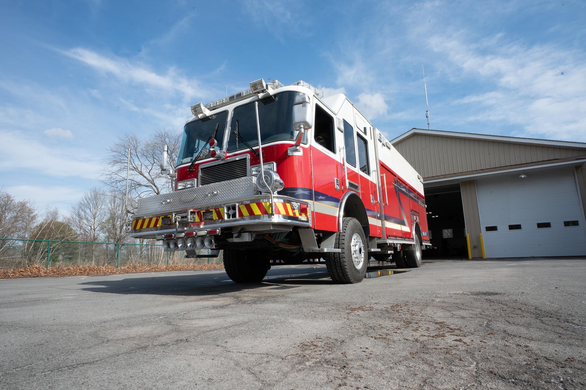 2009 KME Predator 4x4 Heavy Rescue - image 2