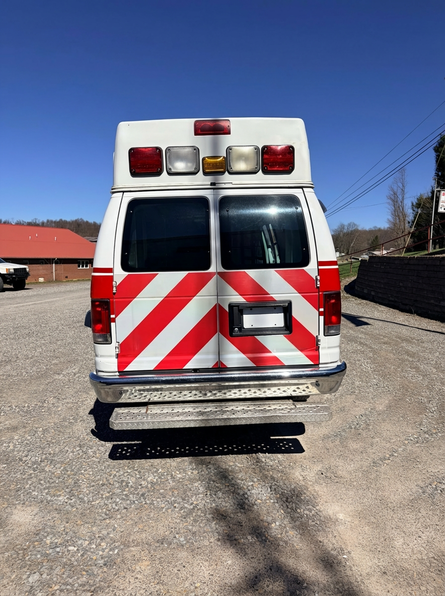 2014 Ford Type II Ambulance - image 3