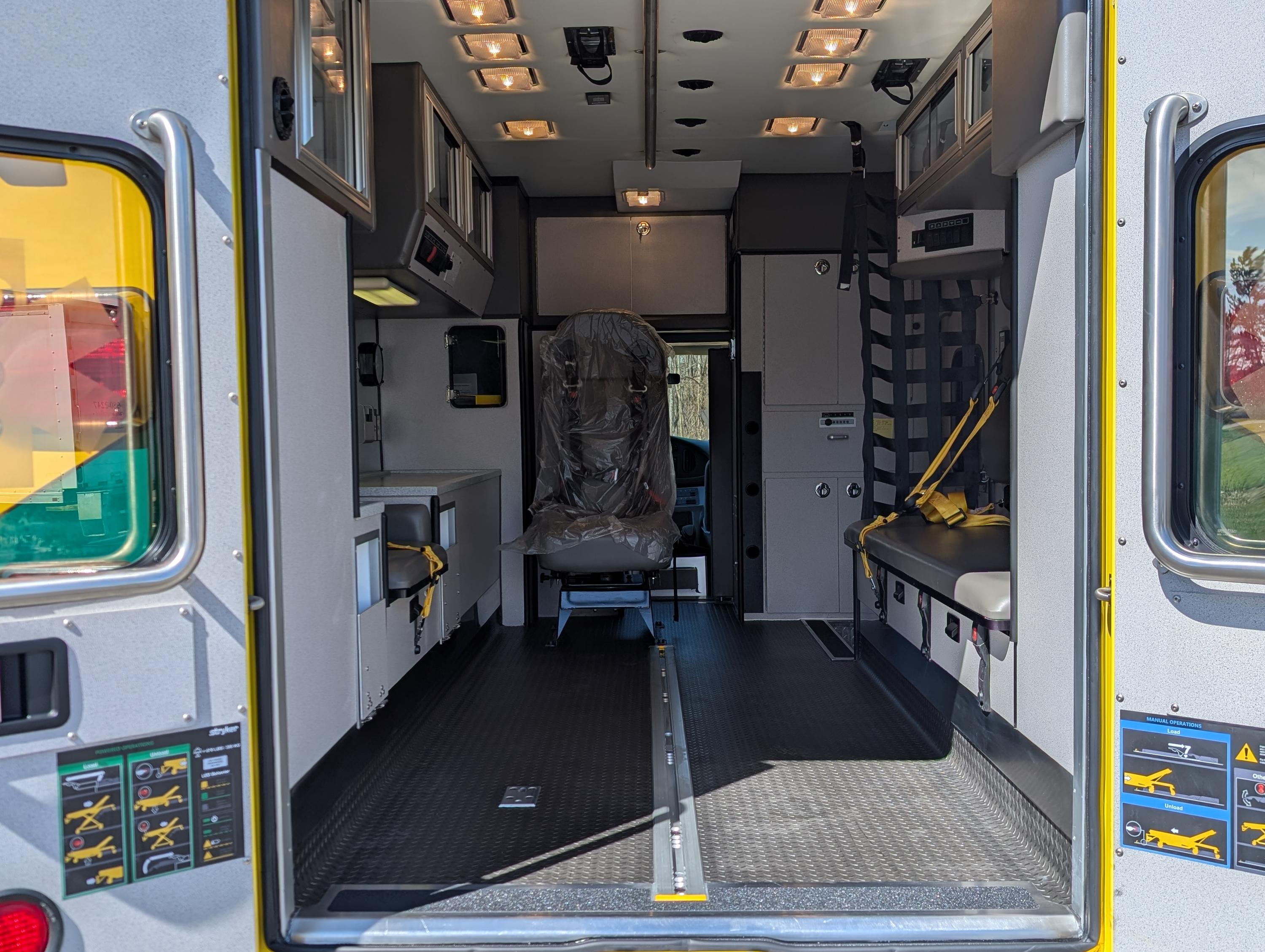 2008 Road Rescue Ford Type III Ambulance - image 18