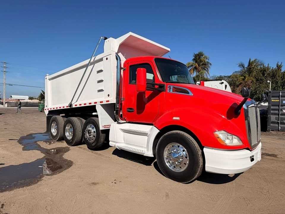 2015 Kenworth T680 Dump Truck