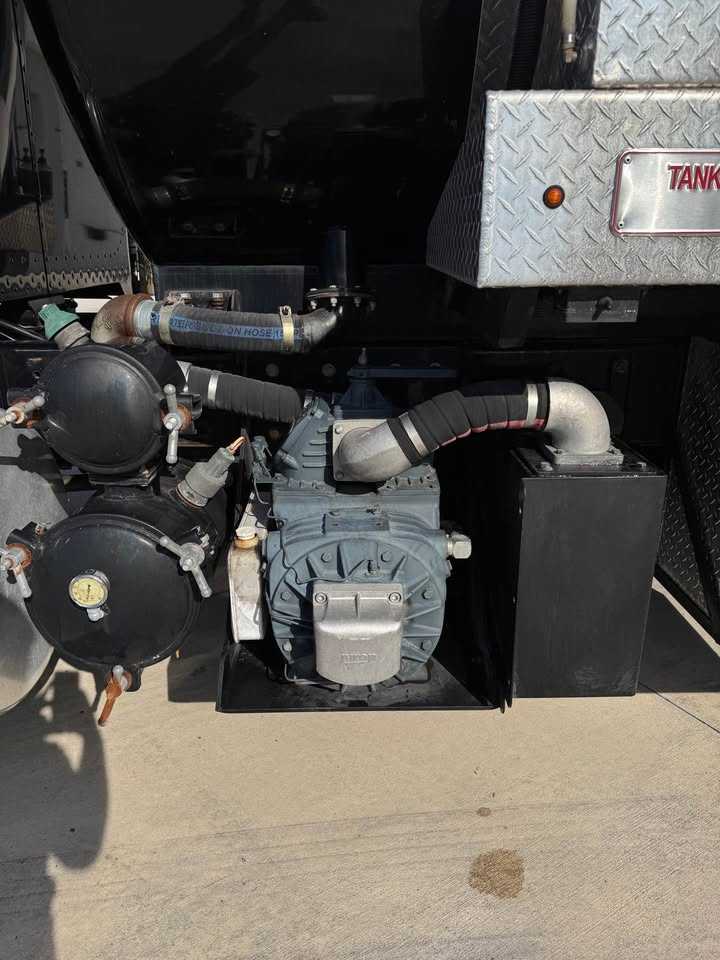 2012 Peterbilt 348 Jetter — photo 7
