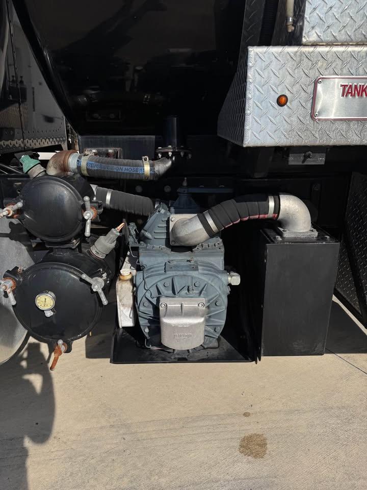 2012 Peterbilt 348 Jetter - image 7