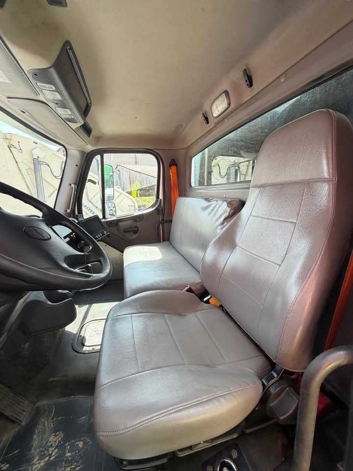2021 Freightliner New Way Rear Loader — photo 7