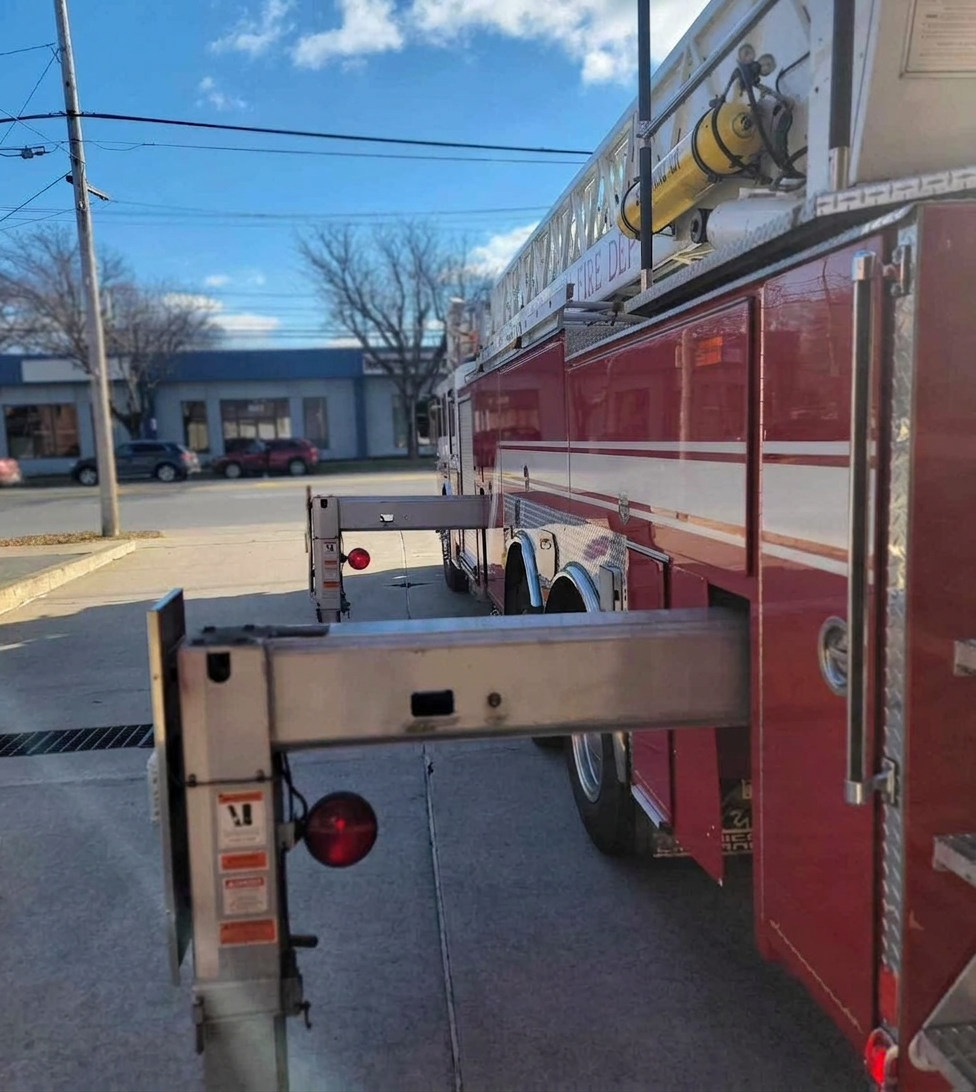 2002 American LaFrance Eagle 85' Tower - image 24