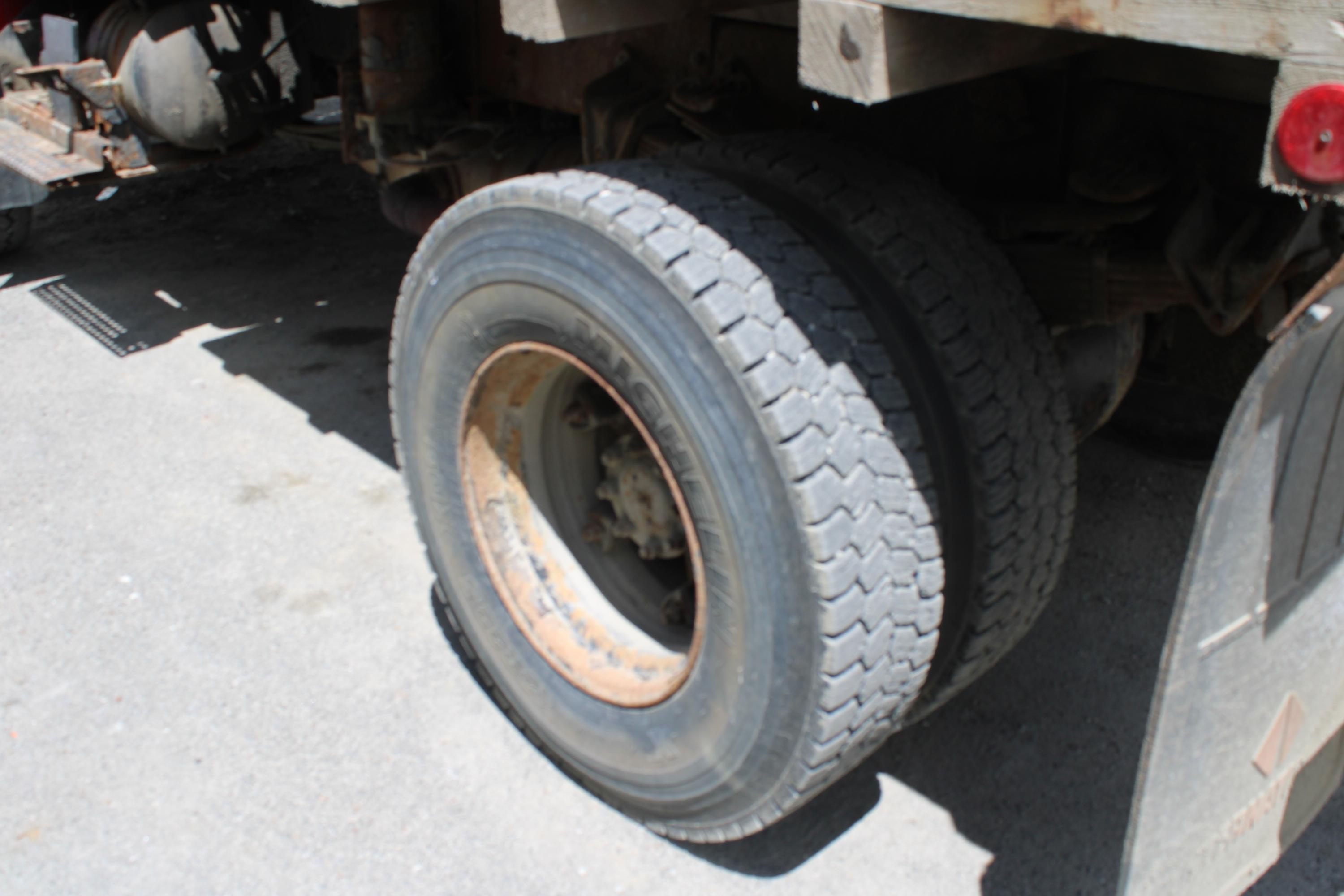 1991 International 4800 DT Flatbed - image 12