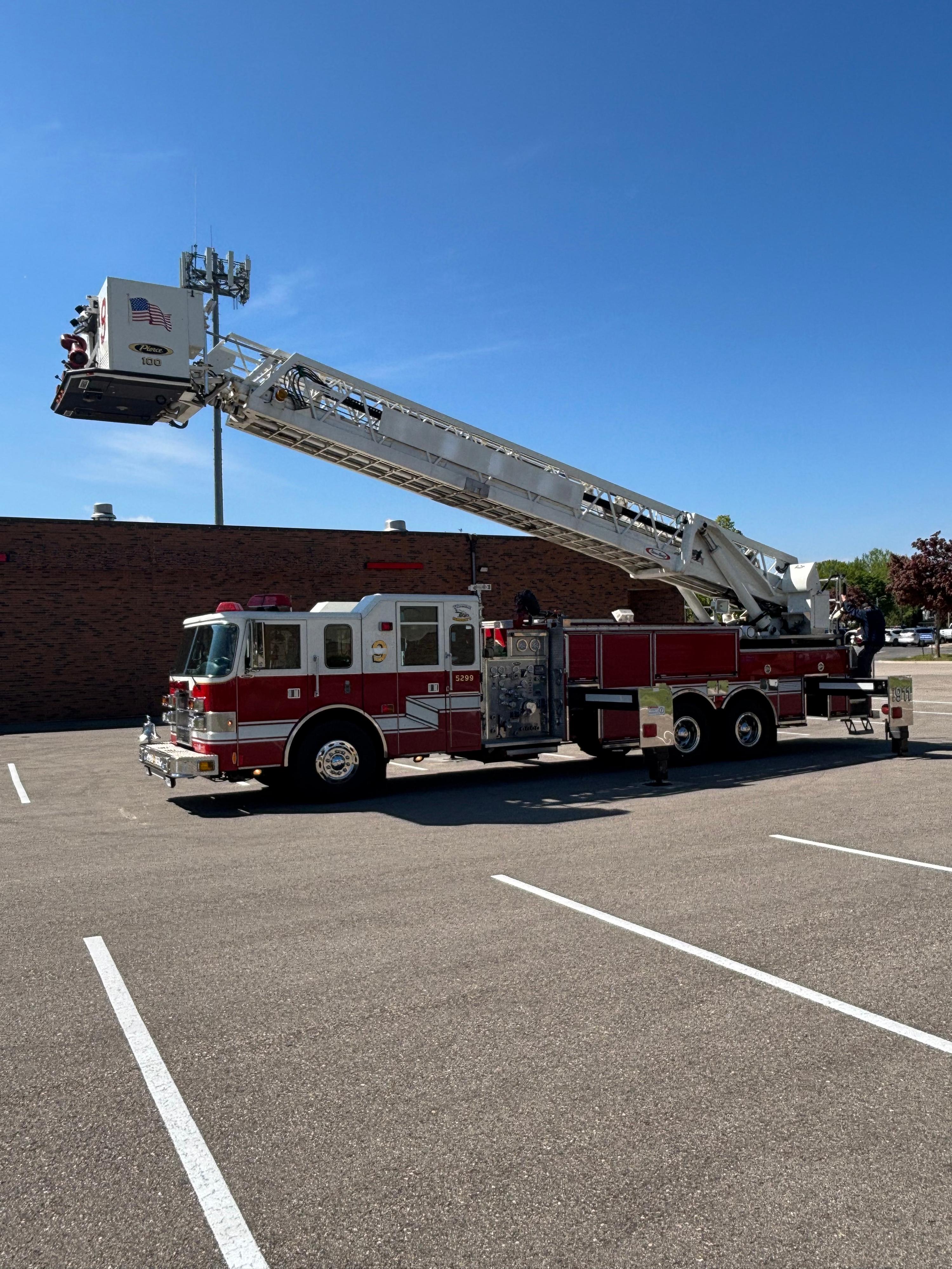 1999 Pierce 100' Aerial - image 12