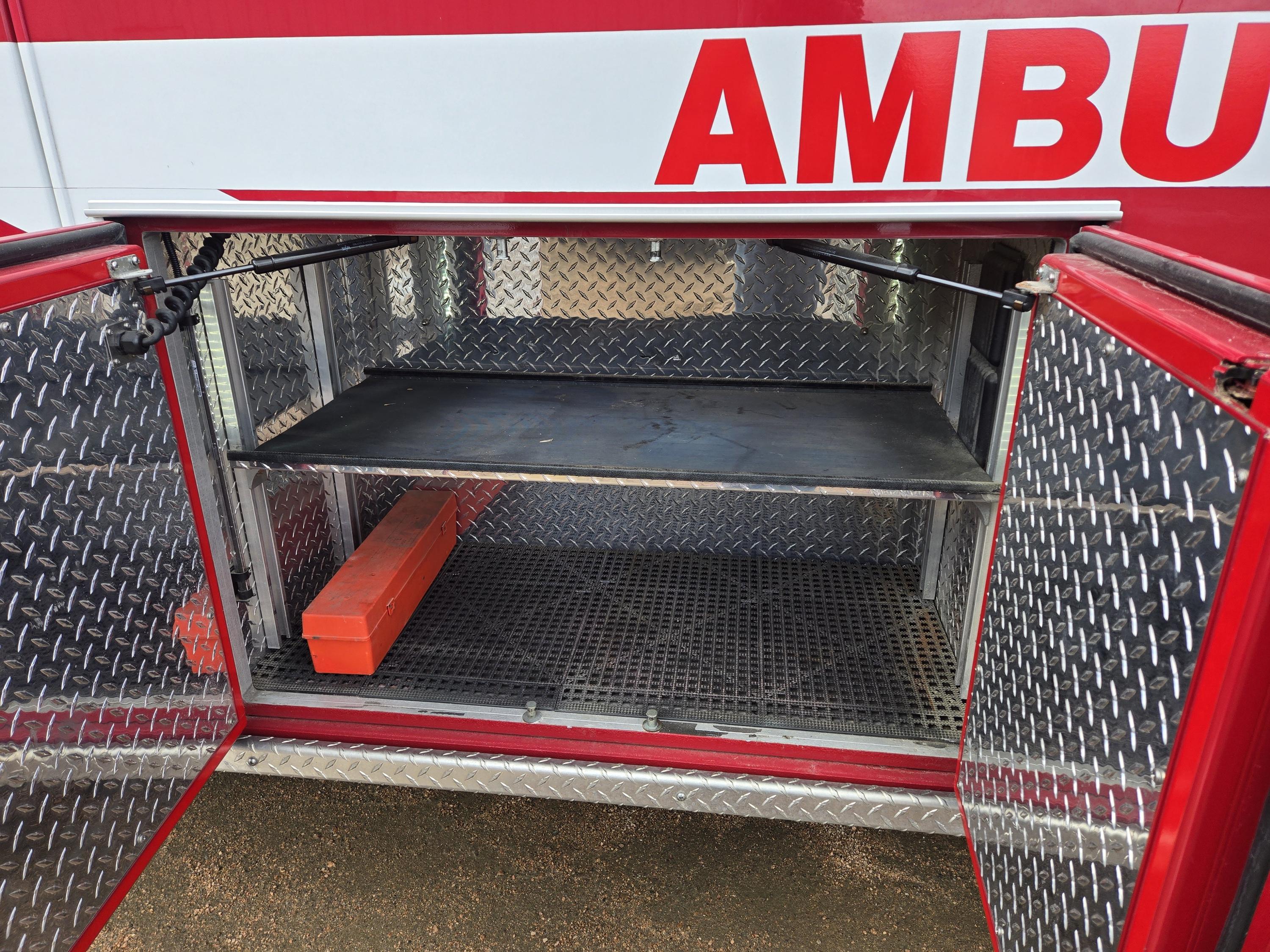 2015 PL-Custom Ford 4x4 Type I Ambulance - image 11