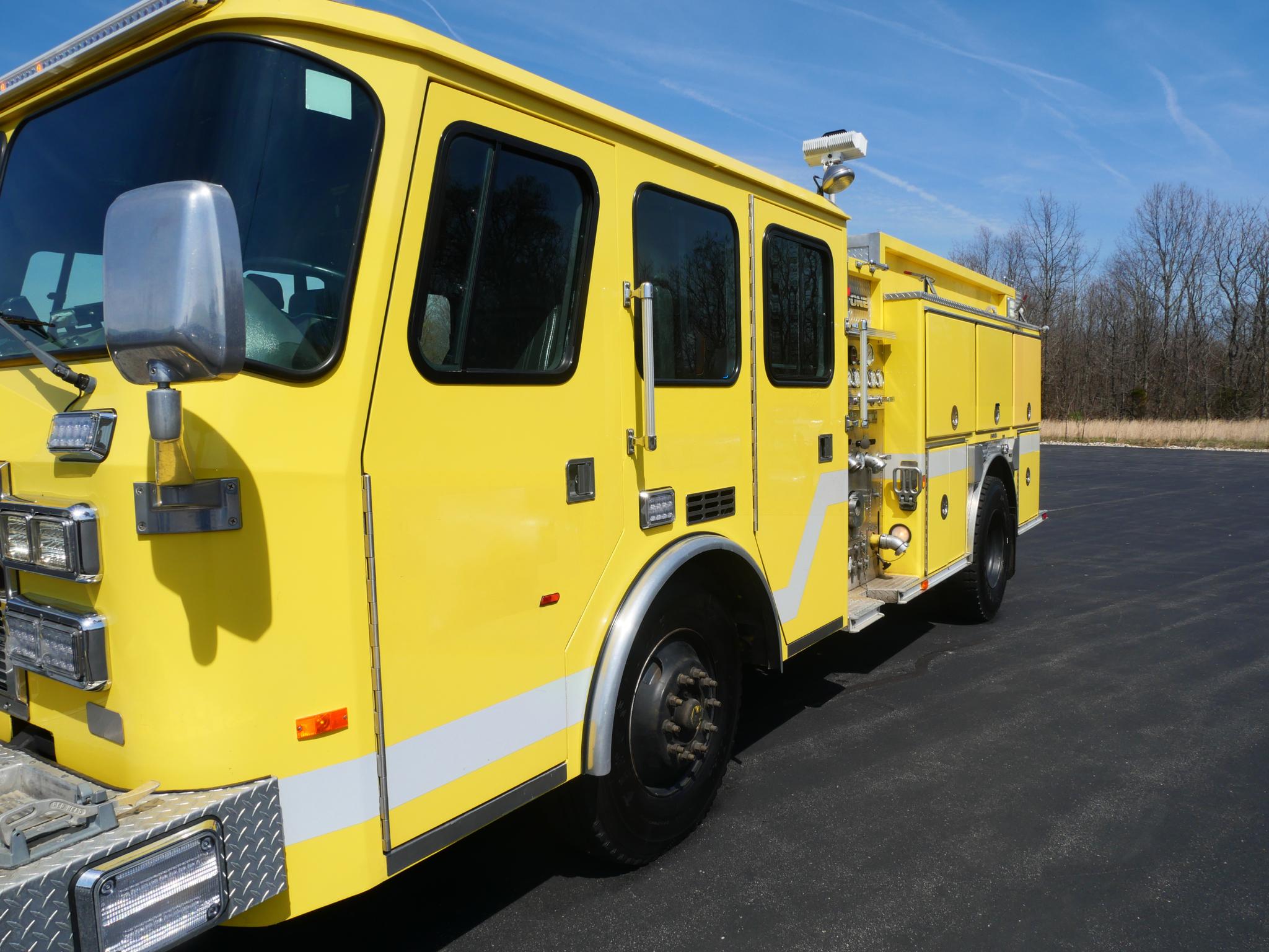 1995 E-One Cyclone Pumper - image 4