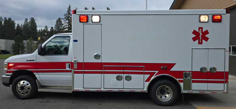 2015 Braun Ford Type III Ambulance — photo 2