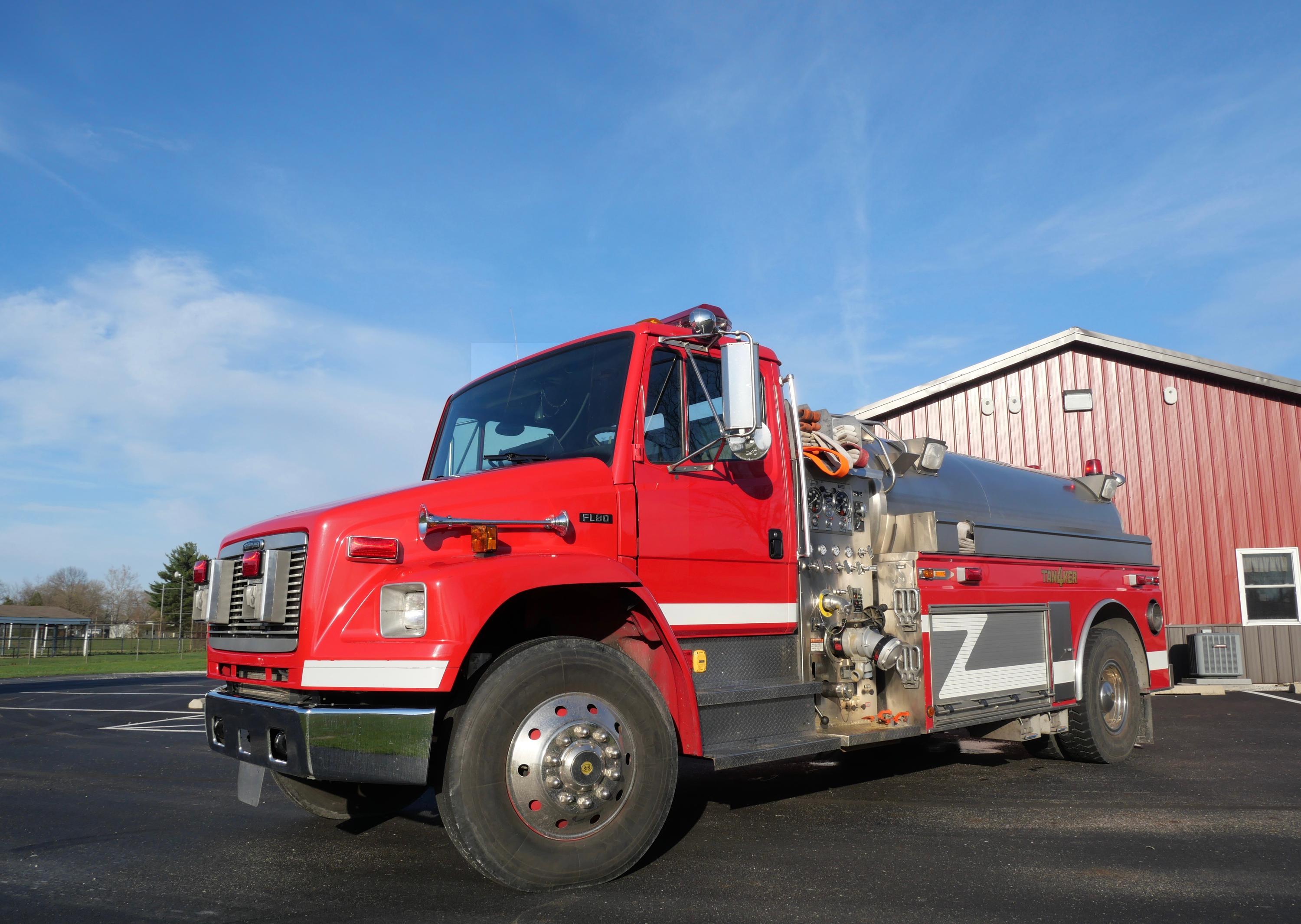 1997 Freightliner FL80 Pumper Tanker - image 1