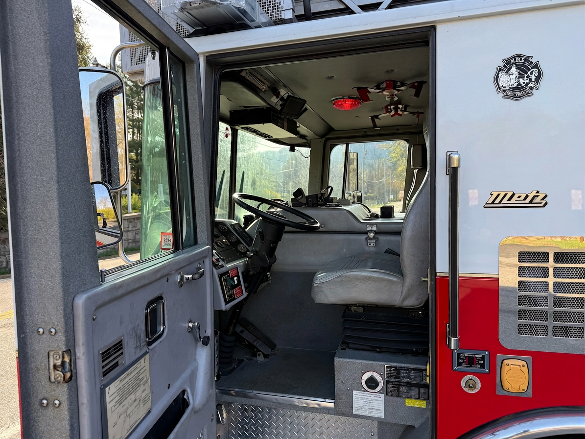 2000 HME Rosenbauer 105' Quint - image 2