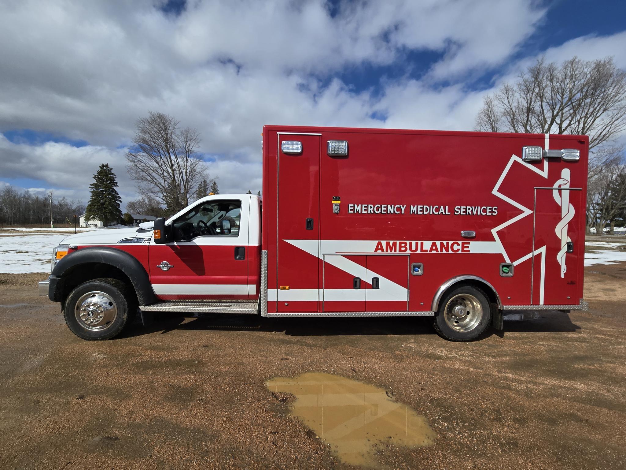 2015 PL-Custom Ford 4x4 Type I Ambulance - image 1