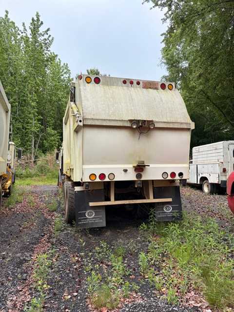 2011 Mack Heil Side Loader — photo 7
