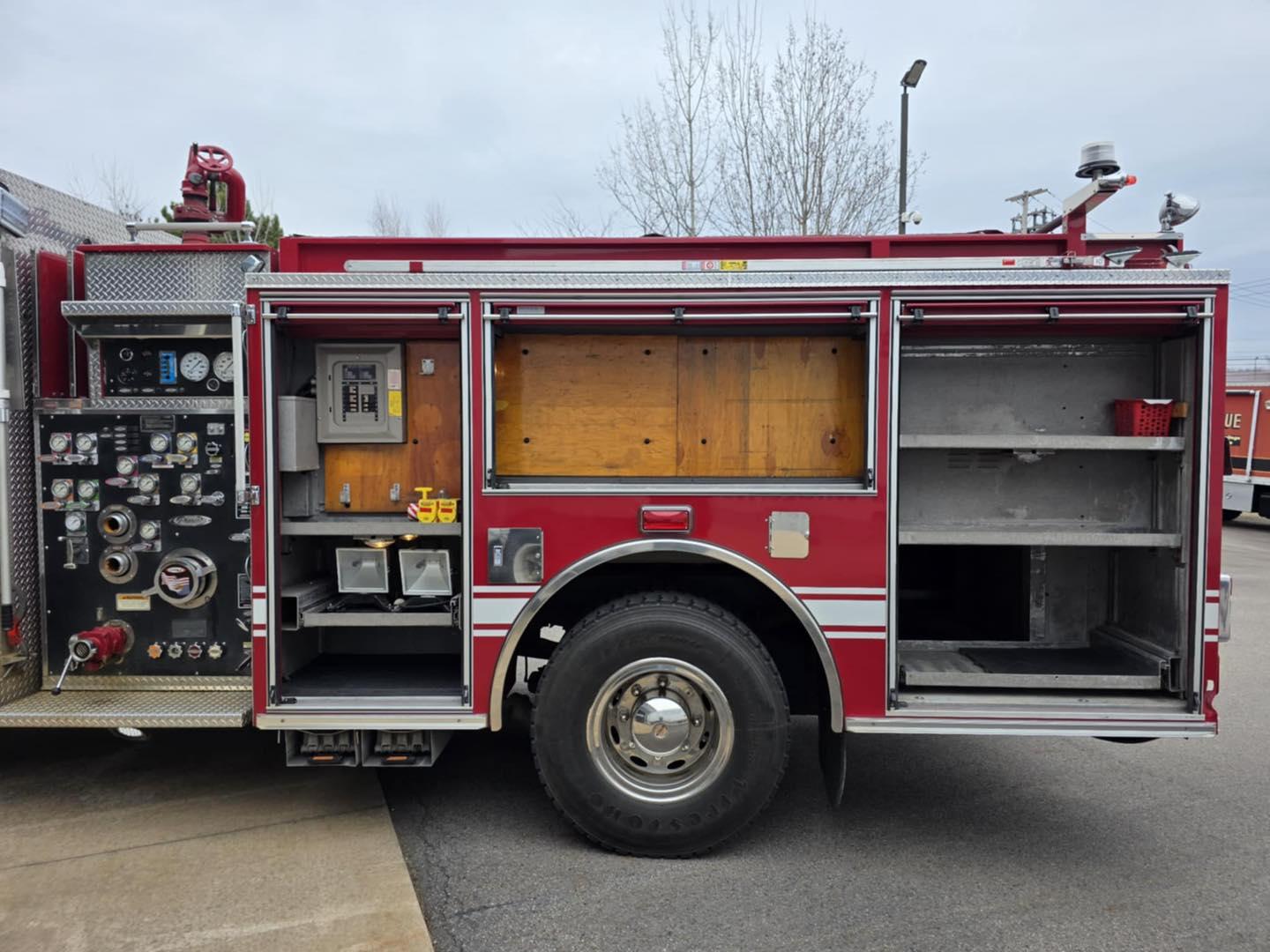 2001 Pierce Saber Pumper - image 9