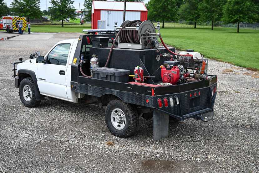 2001 Chevrolet 2500HD 4x4 Brush Truck — photo 7