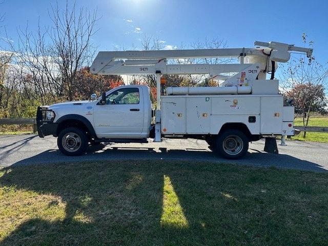2020 Ram 5500 4x4 Bucket Truck w/ ETI ETOMH40-IH Boom (45 ft) - image 9