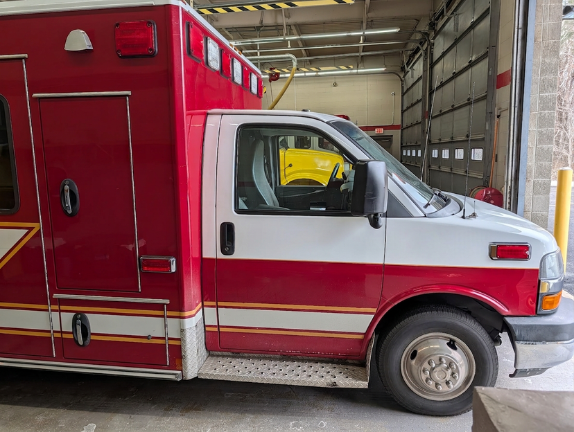 2010 Chevrolet Express 4500 Type III Ambulance — photo 8