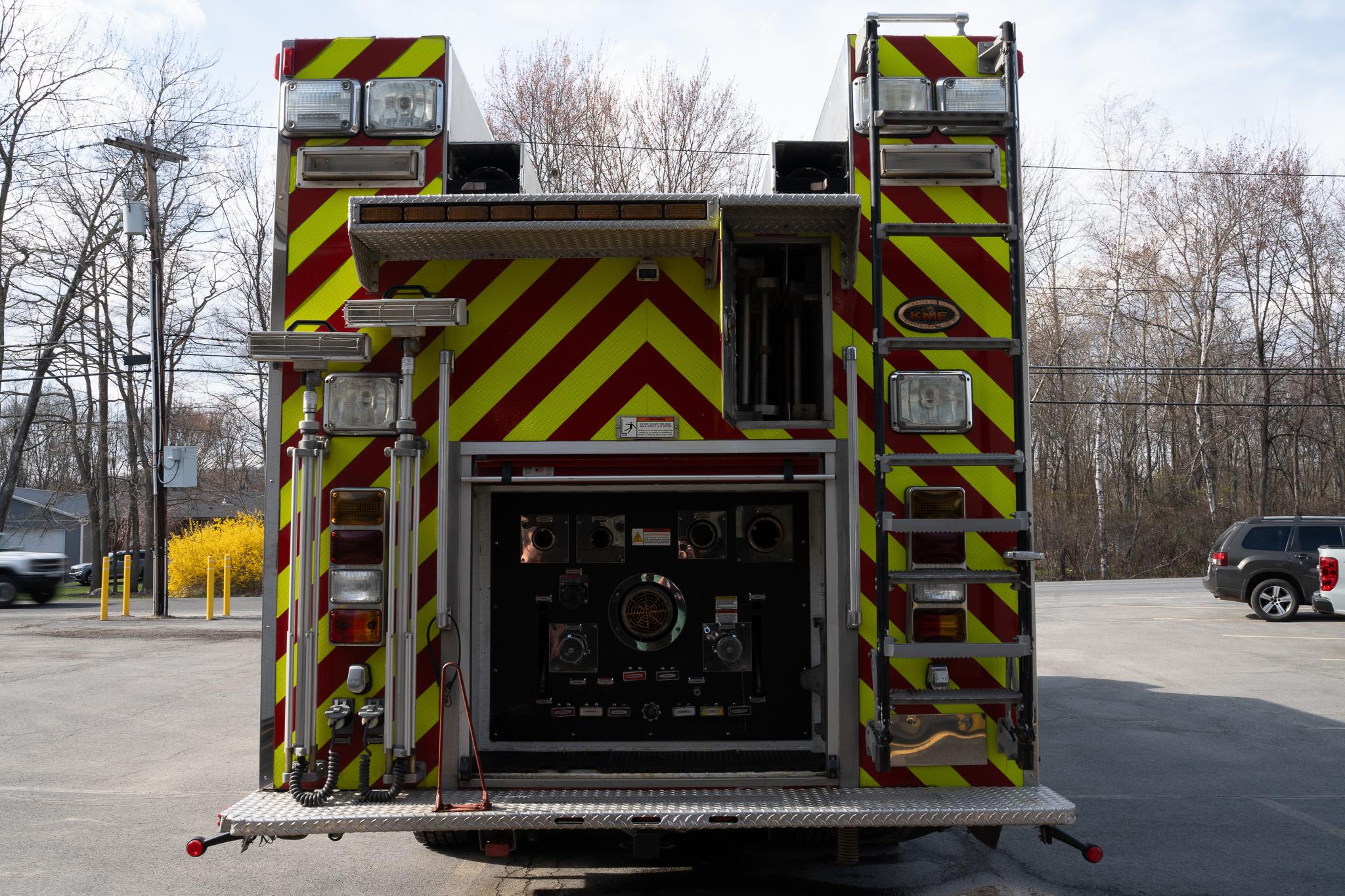 2009 KME Predator 4x4 Heavy Rescue - image 13