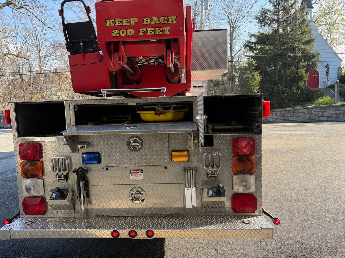 2000 HME Rosenbauer 105' Quint - image 10