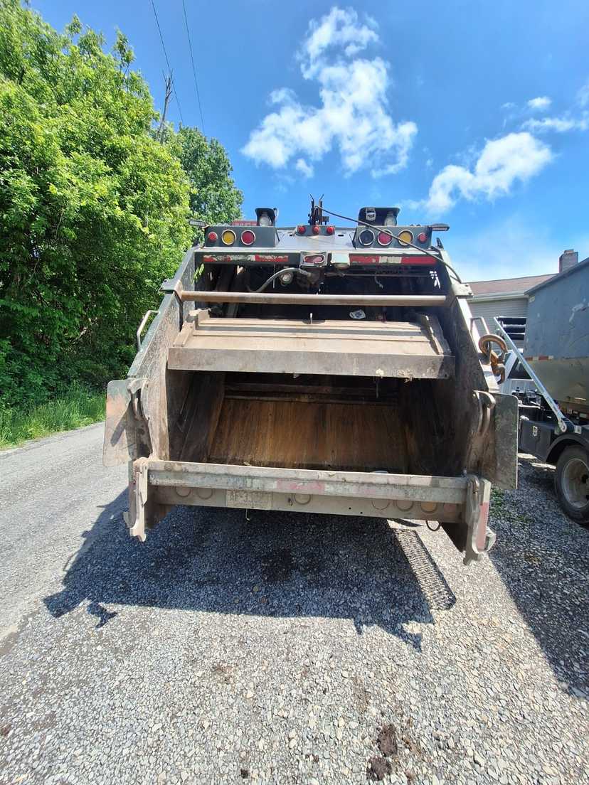 2009 International Heil Rear Loader — photo 5