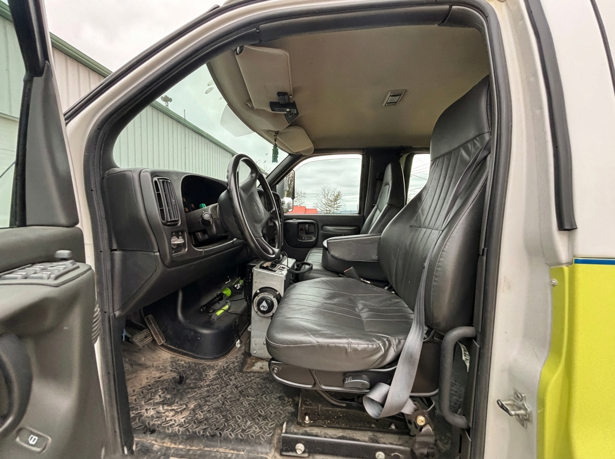 2009 Chevrolet Kodiak 5500 4x4 Squad - image 7
